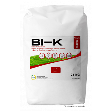 Engrais en poudre pour un apport riche en potassium